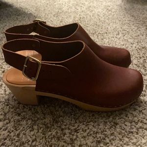 AUTHENTIC Bryr clogs in beautiful cognac leather